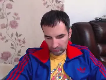 gianni_lion — Gianni_lion's room #tall #sexymuscles #darkhair #bigfeet #dominant