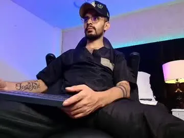 Freechat hairy_diamond on Chaturbate