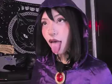 Offline hazellwitch on Chaturbate