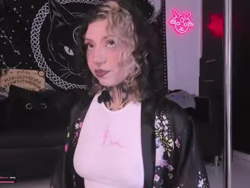 Offline hazellwitch on Chaturbate