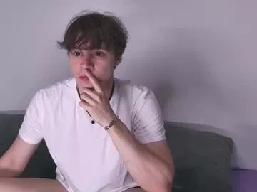 Freechat hugebangins_ on Chaturbate