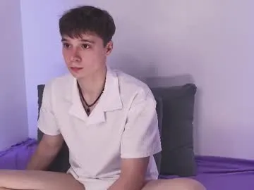 Freechat hugebangins_ on Chaturbate