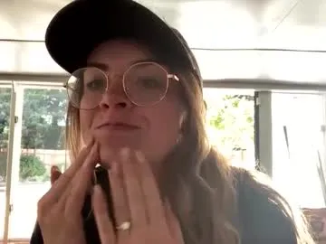 Offline intothewoodswego on Chaturbate