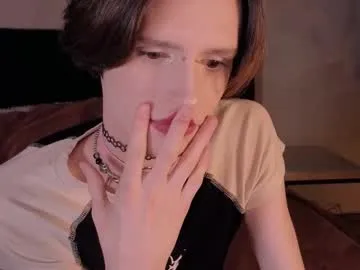 Offline kira_long on Chaturbate