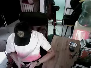 Offline le_petit_princeb612 on Chaturbate