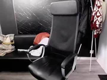 Offline littleviki_ on Chaturbate