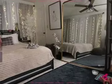 Offline lovemoscarlett on Chaturbate