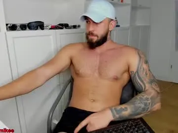 Offline lovermike_ on Chaturbate