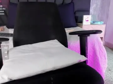 Offline lucia_guzman on Chaturbate