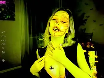 Offline lunariabliss on Chaturbate