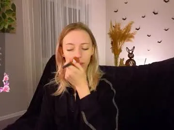 lunariabliss — GOAL:  kiss you  Hello everyone, I'm Kelly! I'm a #teen, and I love play with #lovense. I'm #18 years old, and I have #bigboobs and a #skinny body. [11 tokens remaining]