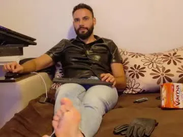 Offline master_roberto333 on Chaturbate