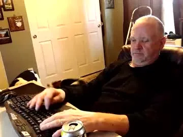 Offline midwestdad09 on Chaturbate