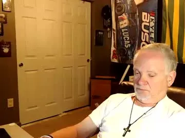 Offline midwestdad09 on Chaturbate