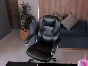 Offline mileycruz_ on Chaturbate