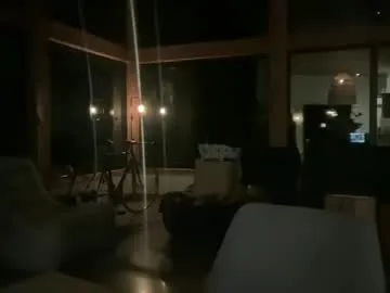 Offline peacheekitty on Chaturbate