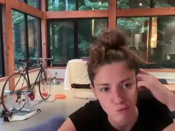 Offline peacheekitty on Chaturbate