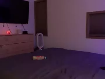 Offline peacheekitty on Chaturbate