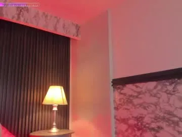 Freechat prettybullet on Chaturbate