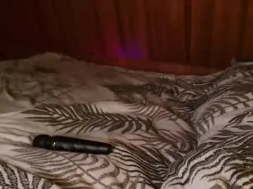 Offline roseberryred on Chaturbate