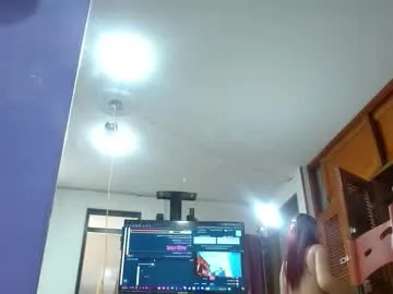 Offline rouserios04 on Chaturbate