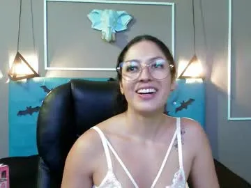 Offline sofia_white3 on Chaturbate
