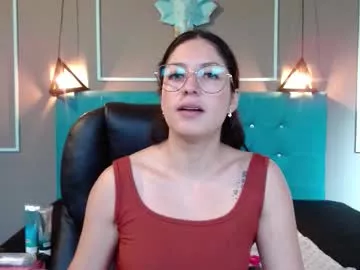 Offline sofia_white3 on Chaturbate