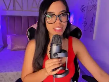 Freechat sophiaahill on Chaturbate