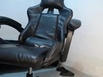 Offline stormiing_18 on Chaturbate