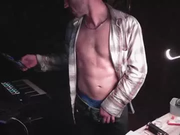 Offline straightishd on Chaturbate