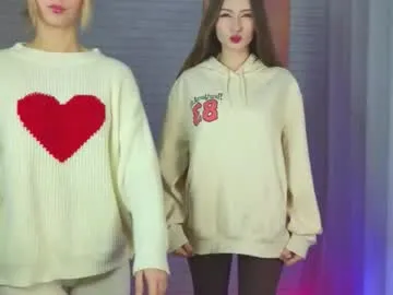 strawberryglow on Chaturbate