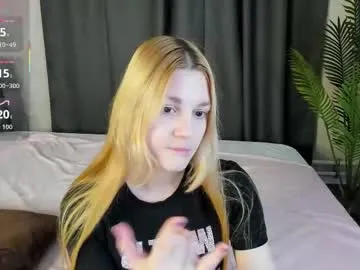 sylvia_ortiz — cute dance [22 tokens left] #smalltits #shy #blonde #bignipples #18