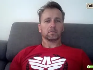 Offline tomhardic on Chaturbate