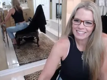 Offline trophywifey on Chaturbate