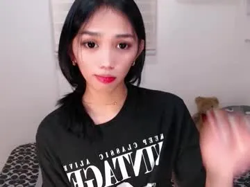 Freechat ughliah on Chaturbate