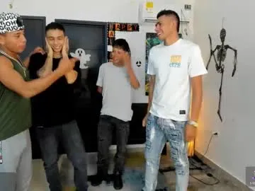 Offline voyeurism_guys on Chaturbate