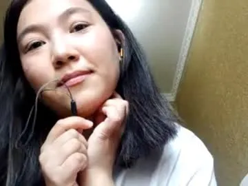 Freechat yuonneaquilar on Chaturbate