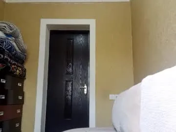 Freechat yuonneaquilar on Chaturbate