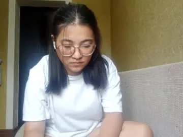 Freechat yuonneaquilar on Chaturbate