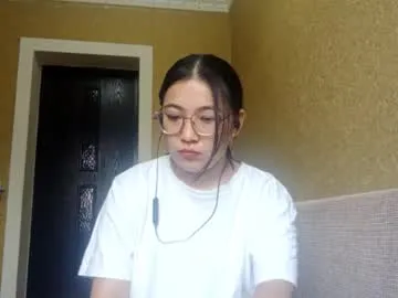 Freechat yuonneaquilar on Chaturbate