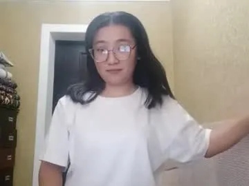 Freechat yuonneaquilar on Chaturbate