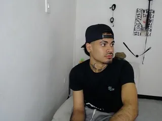 Offline alejo_bigg on Flirt4Free