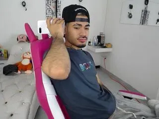 Offline alejo_bigg on Flirt4Free