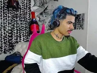 Offline alejo_bigg on Flirt4Free