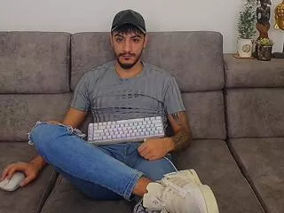 Freechat andrew_bannerr on Flirt4Free