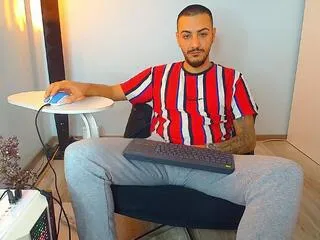 Freechat andrew_bannerr on Flirt4Free