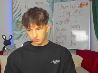 Offline charlie_florenzi on Flirt4Free