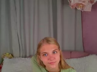 Offline chloe_lins on Flirt4Free