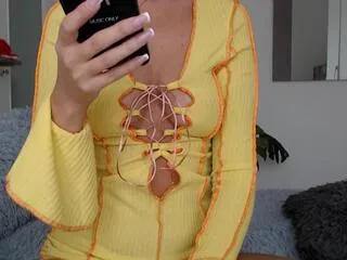 Freechat cute_adellin on Flirt4Free