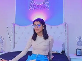 Freechat emiy_lopera on Flirt4Free